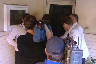 Reporters converge on Lance Williams' parents' house in Cottesloe, seeking interviews-ABC News